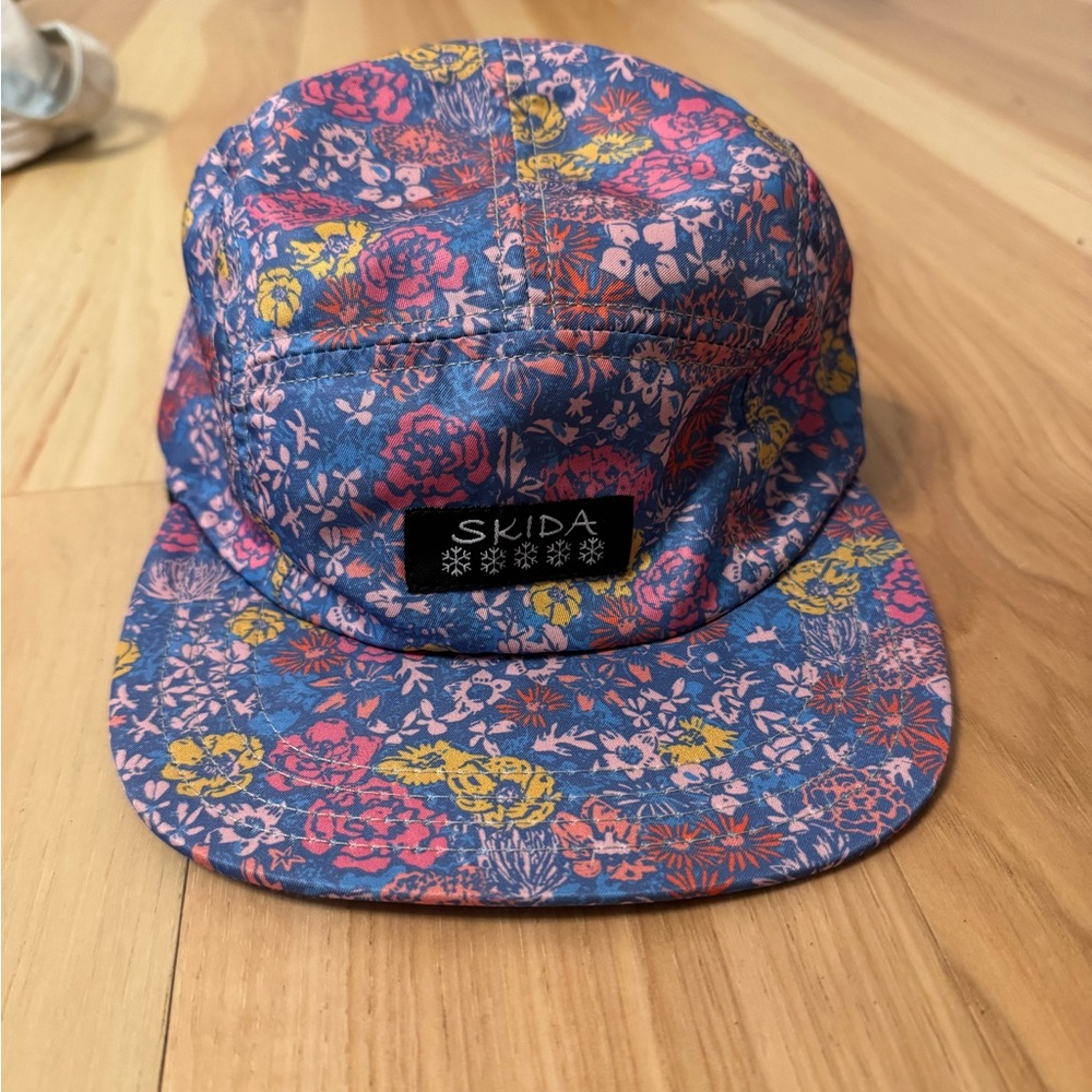 Skida flat brim hat